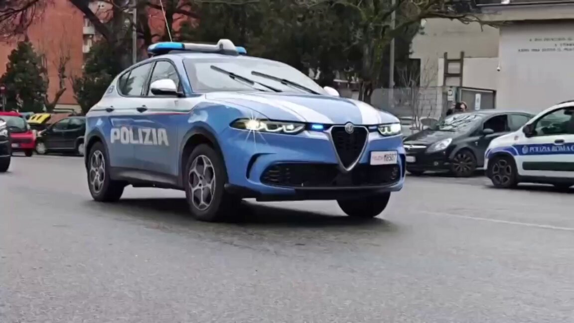 🚨 MASSIVE POLICE RAID NEAR ROME – DRUG BUSTS, EVICTIONS & PROTESTS  Just 7 km from central Rome, Quarticciolo looked like a war zone as 200 officers, a helicopter, and riot squads f...
