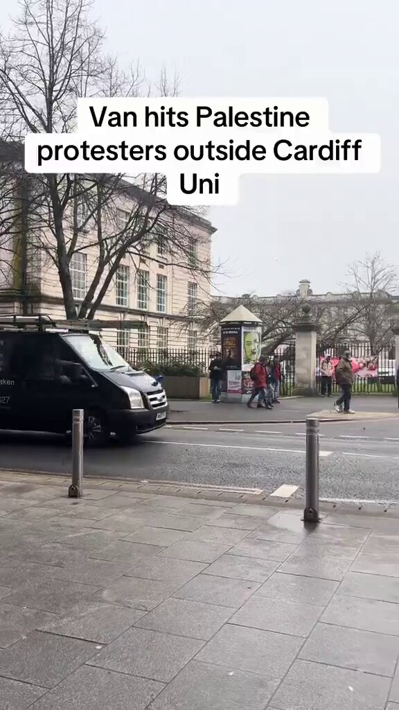 🏴󠁧󠁢󠁷󠁬󠁳󠁿 Meanwhile in Cardiff, Wales  Van hits Pro-Palestine supporters.  Wonder if he did it on purpose - people are getting angrier &amp; angrier with them obstructing r...