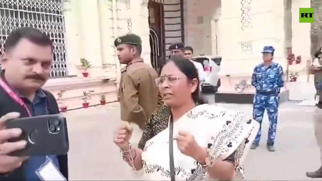 Indian politicians shackle themselves in protest against deportation of illegal Indian immigrants from the US