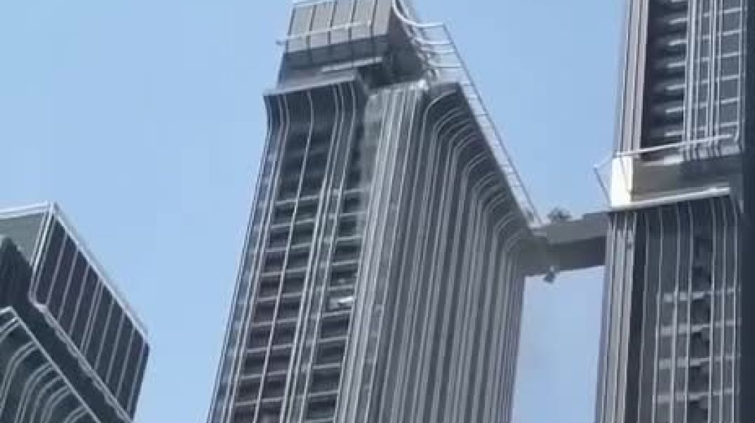 BREAKING: Strong earthquake rattles Bangkok, causing rooftop pool water to spill over
