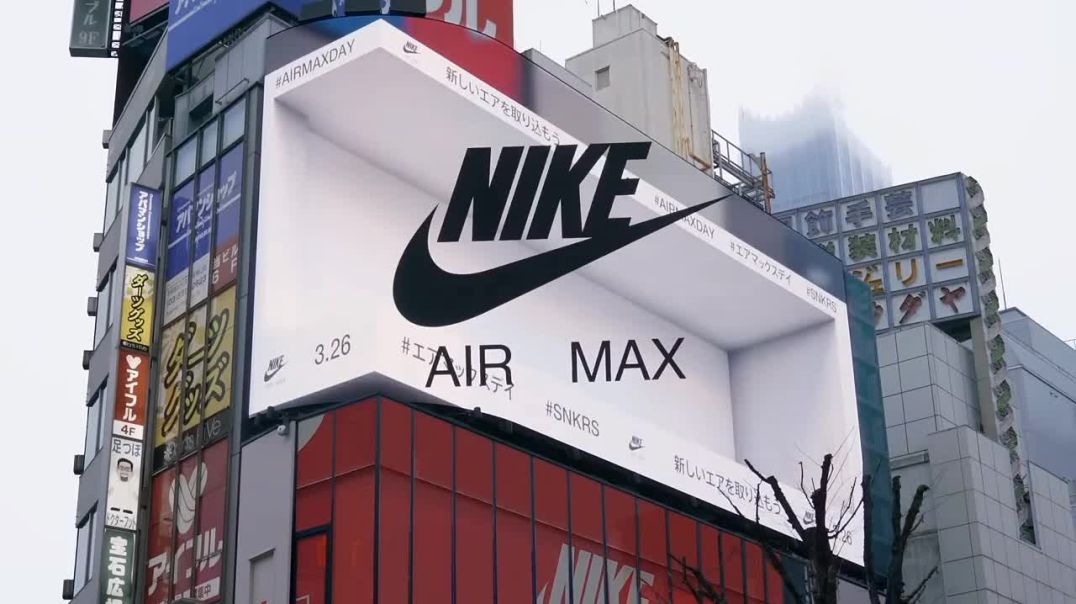 Japan's amazing futuristic billboard showcase.