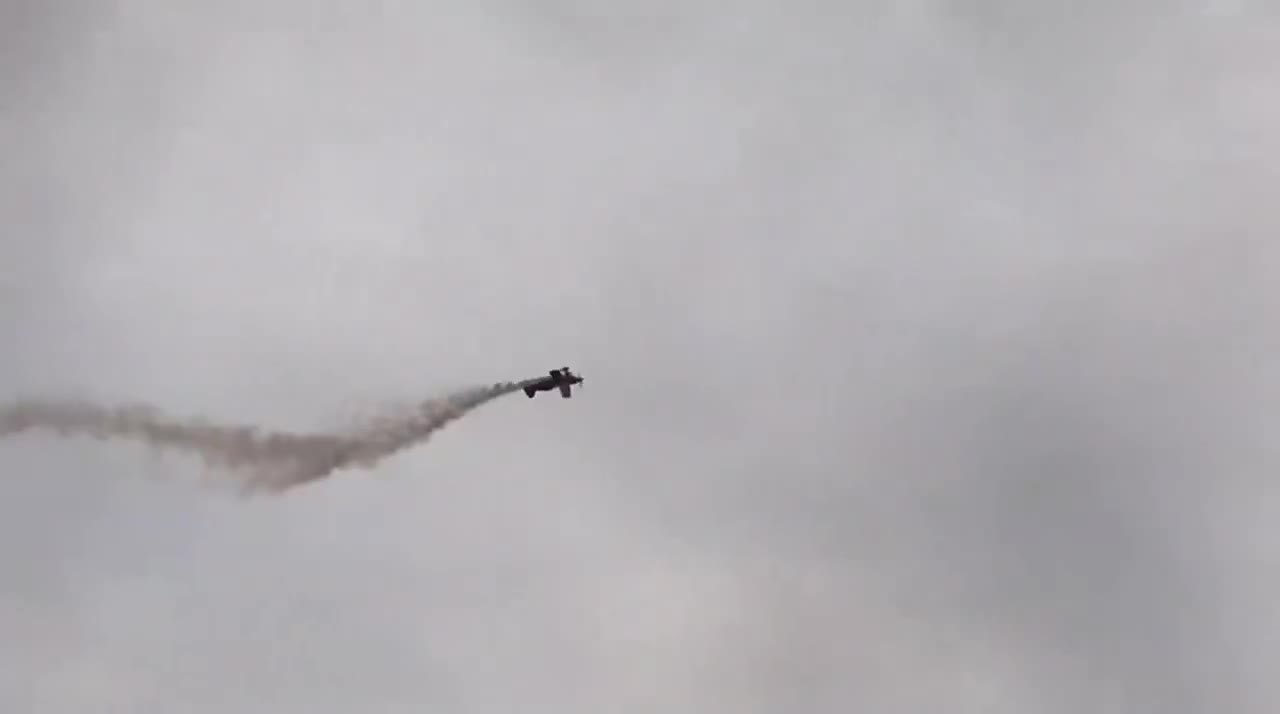 Plane crashes during performance at Avalon Australian International Airshow
