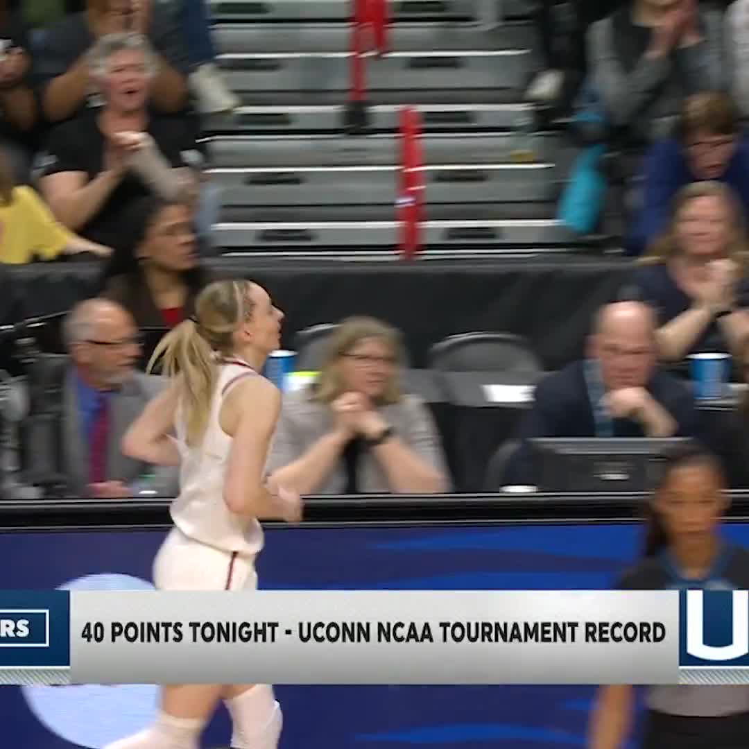 A standing ovation for Paige Bueckers after her career-high 40 points in the NCAA tournament 👏