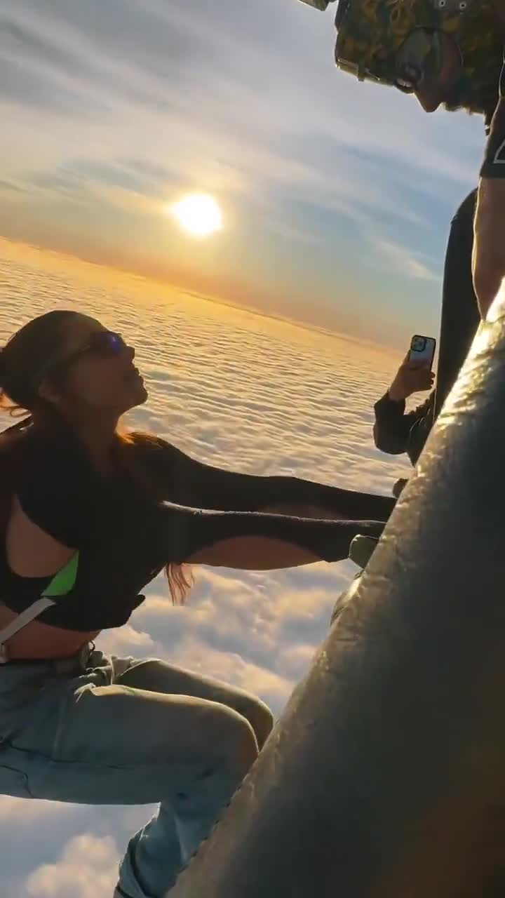 Incredible video - but not for the reason you think.  Look how low this cloud is from the wicker basket of the hot air balloon.  One of the best examples of the ‘Geo-Engineered Shelf of cl...