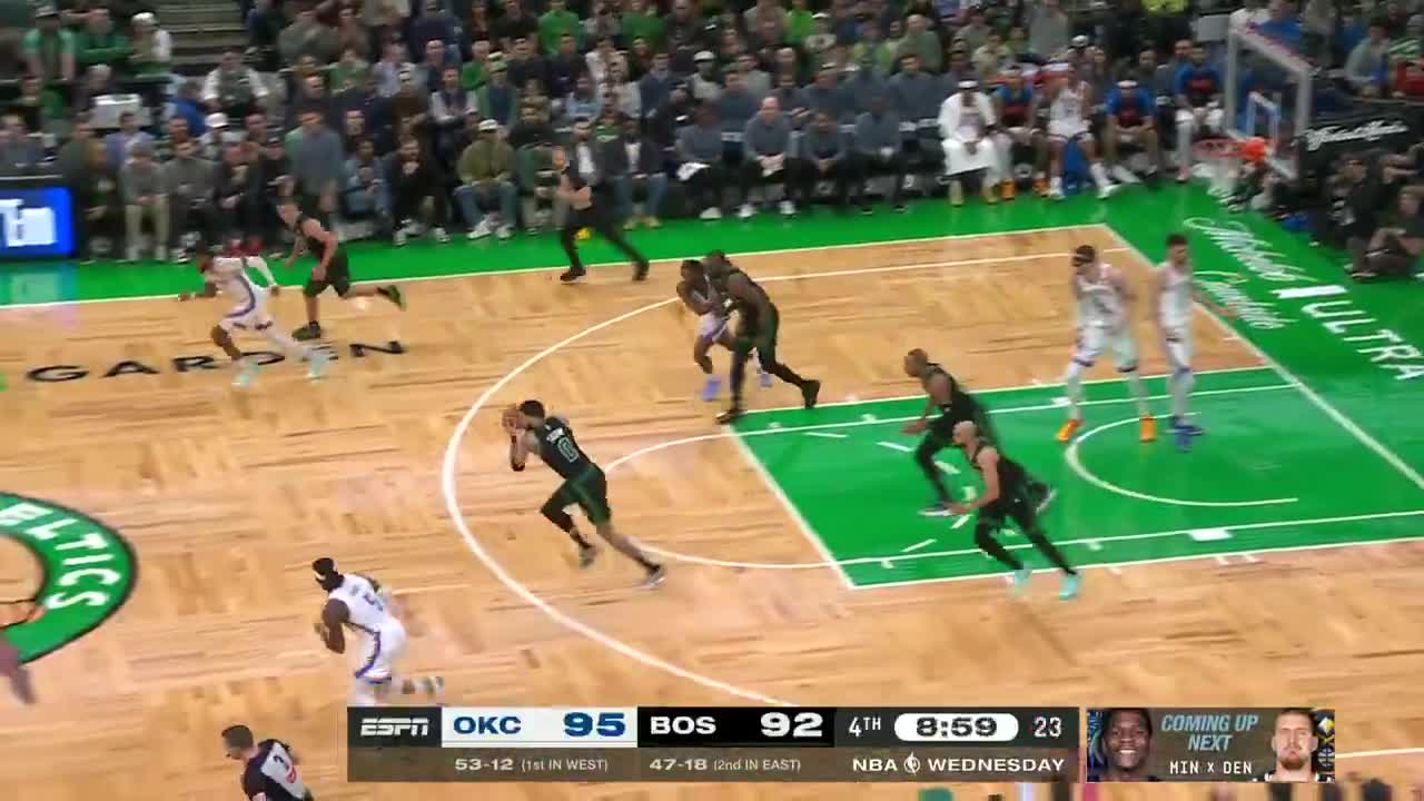 Derrick White blocks Chet and hits the three on the other side 🔥