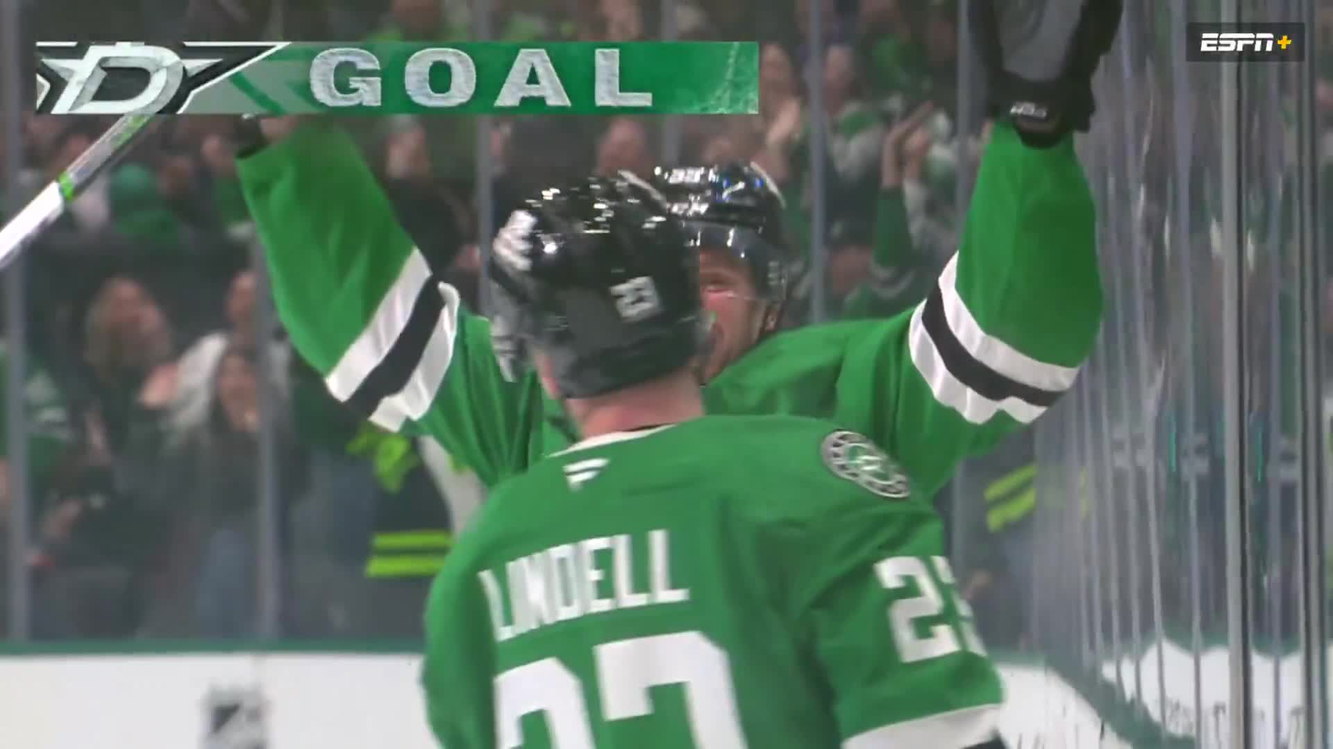 STARS WIN IT AT THE HORN 🤩  Dallas' third straight win!