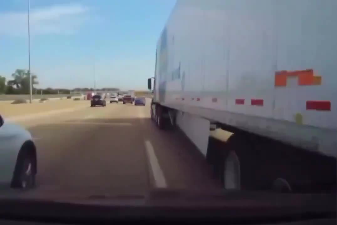 Idiot driver caught on camera