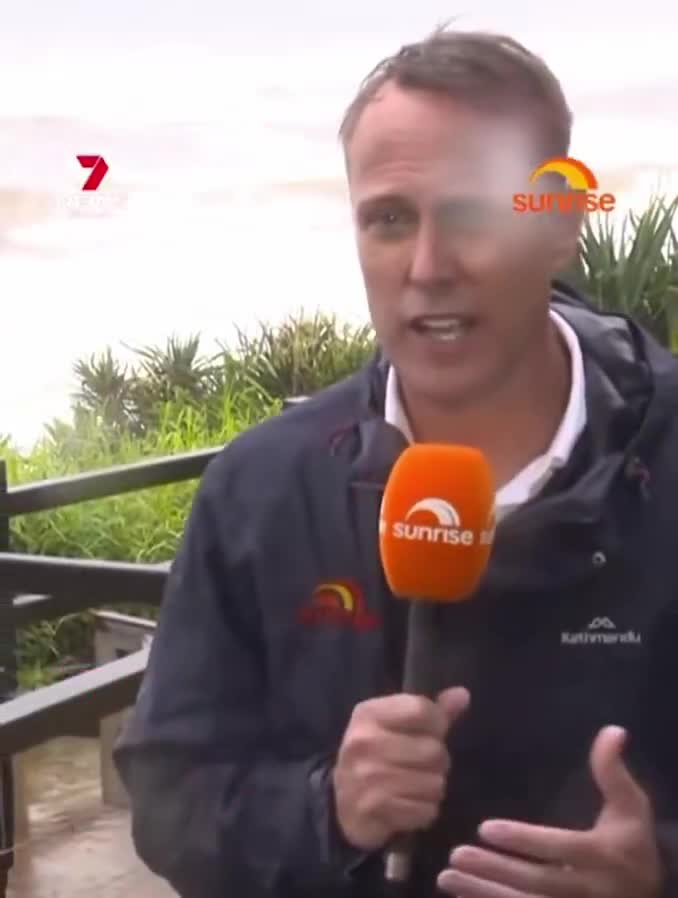 Premier David Crisafulli has given Queensland police the green light to issue fines to beachgoers who breach Tropical Cyclone Alfred rules  It could cost you $16,100