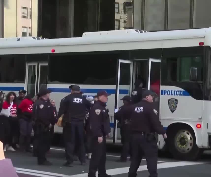 The losers who tried to take over Trump Tower are now handcuffed and being loaded onto NYPD buses 😭🤣