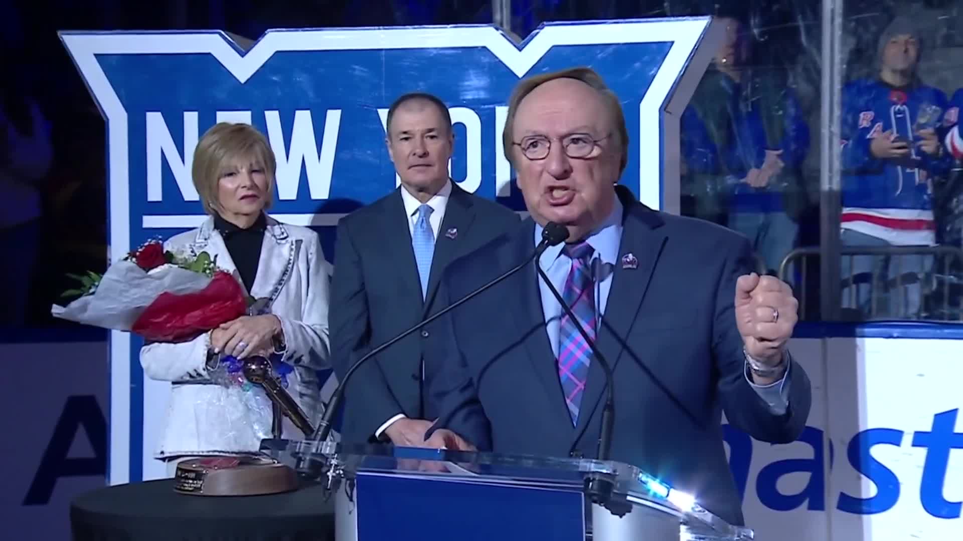 A special moment for longtime New York Rangers broadcaster Sam Rosen prior to the Canucks-Rangers game on Saturday ❤️   Rosen will be retiring at the end of the season following a 40-yea...