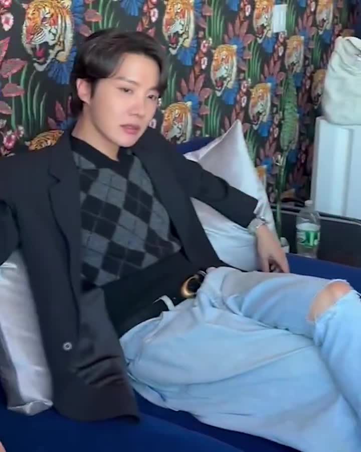 Just here to confirm: j-hope’s got plenty of dance moves he’s ready to show off for ARMY.