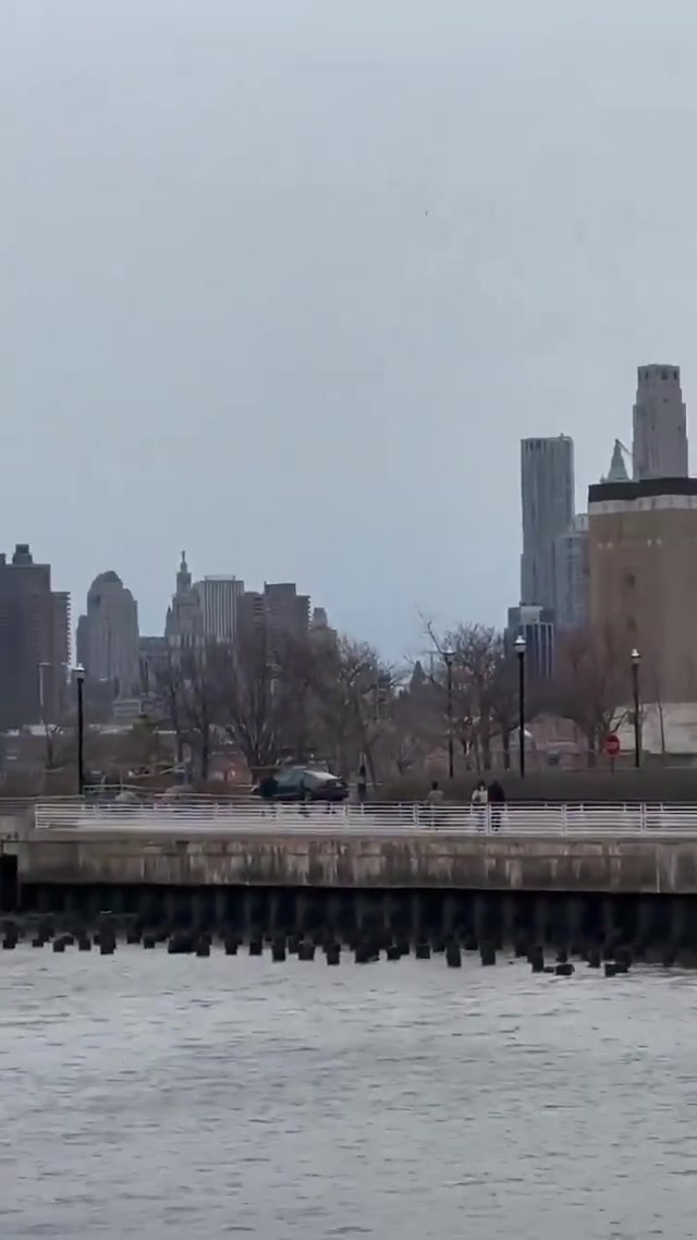 BREAKING: Six people have died in a helicopter crash in the Hudson River in New York City