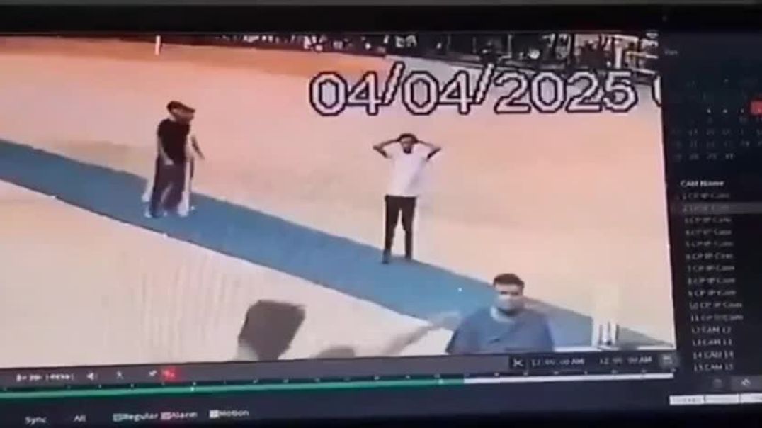 📹WARNING: Shocking moment as 21-year-old BTech student Vinay Kumar from India suddenly collapses and dies during a campus cricket match