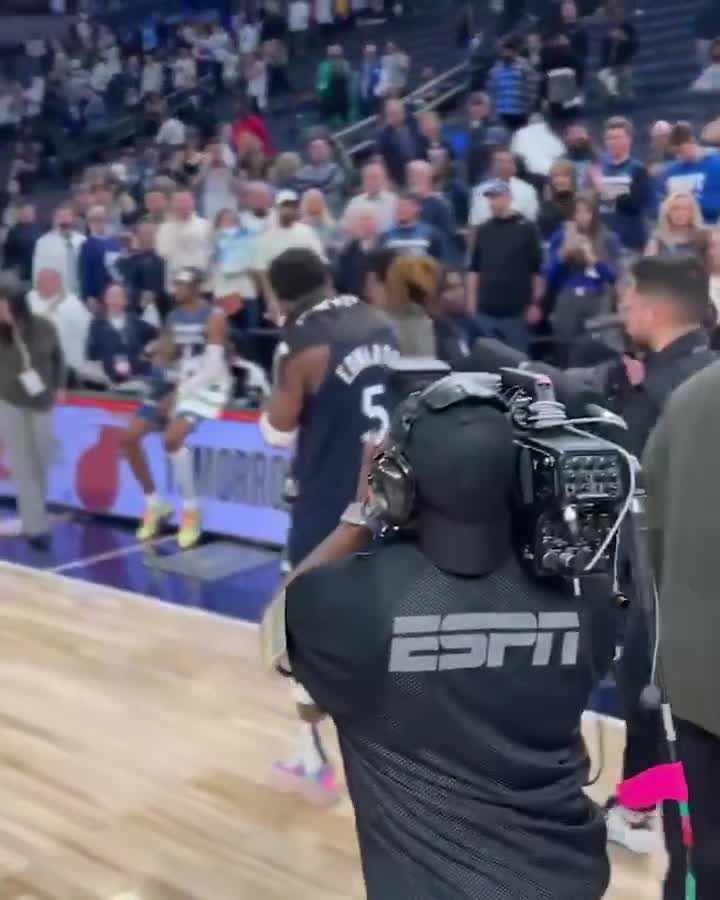 Anthony Edwards had to show everybody love after the Game 3 dub 🤝