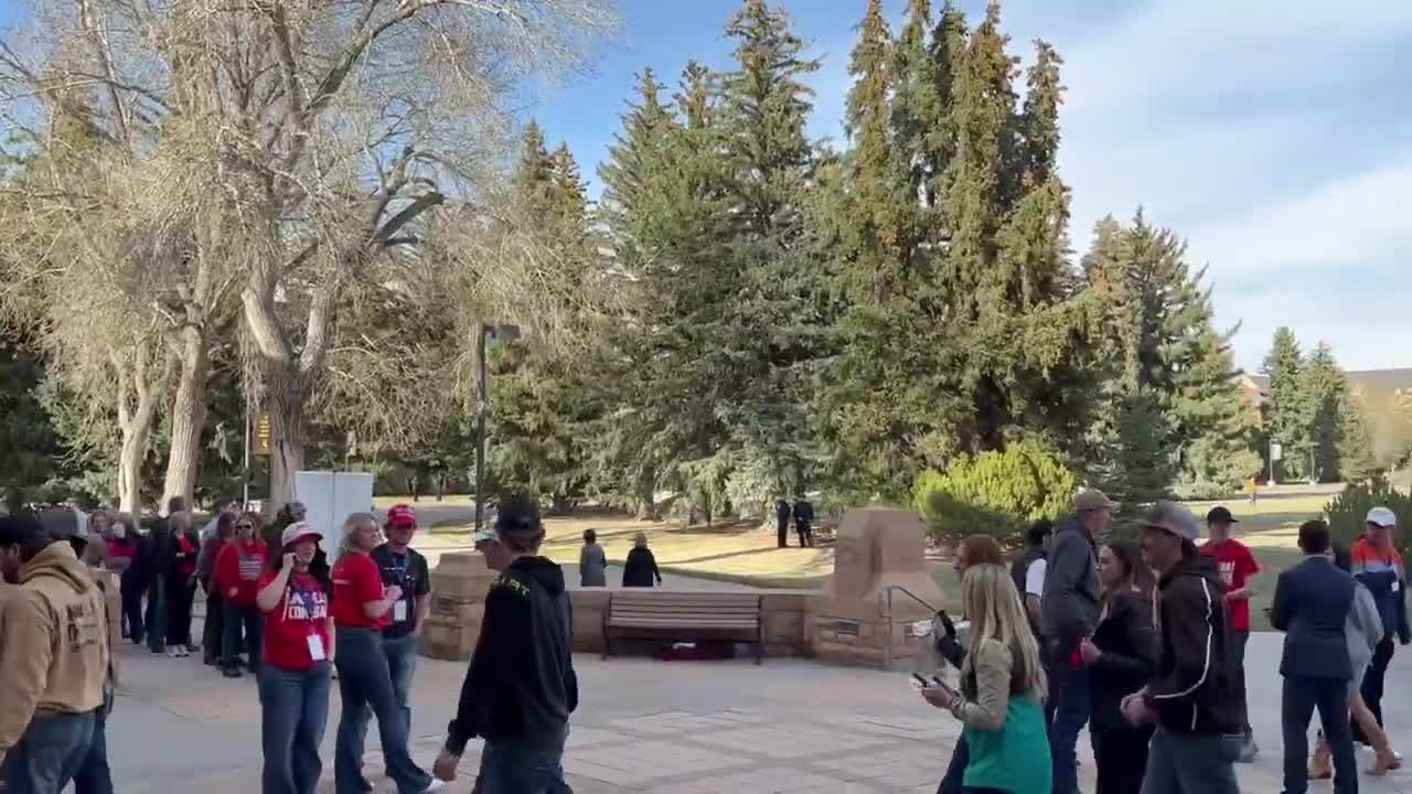 Thousands of students lined up for hours ahead of our event tonight at the University of Wyoming, my first ever visit to Laramie 🔥🔥  Let's go, Wyoming!!