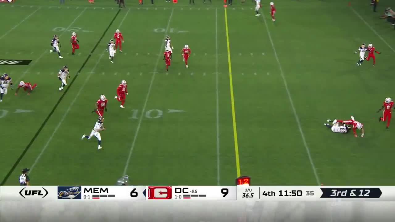 QB1 GOT WHEELS‼️  E.J. Perry scores the first touchdown of the night 💪   📺 ABC