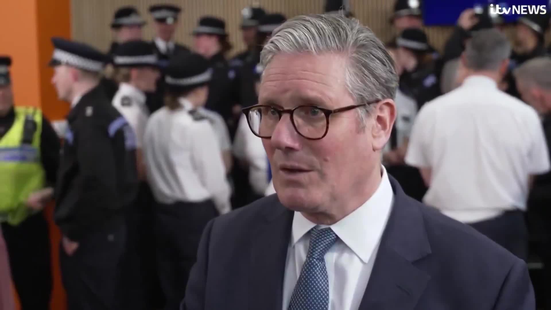 🇬🇧🇺🇸 “With respect Prime Minister- it feels Trump isn’t taking your calls”  You can’t blame Trump for this - he knows all about Traitor Starmer