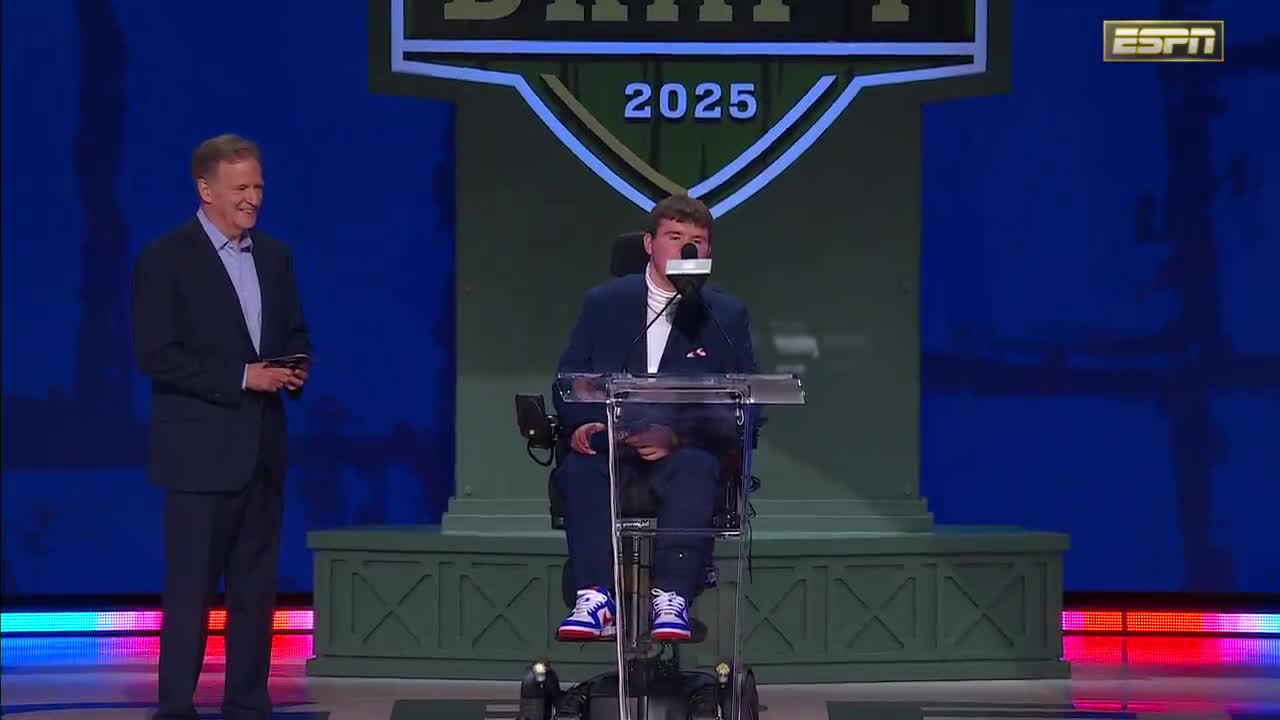 Tommy from Orchard Park, New York wished to announce the Bills 1st round pick ‼️   He welcomed Kentucky CB Maxwell Hairston to the Bills Mafia with the 30th overall pick 👏 @makeawish ...