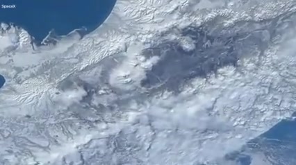 CALLING ALL FLAT EARTHERS🤣: Flat Earthers 'in shambles' after astronauts release new footage of our planet