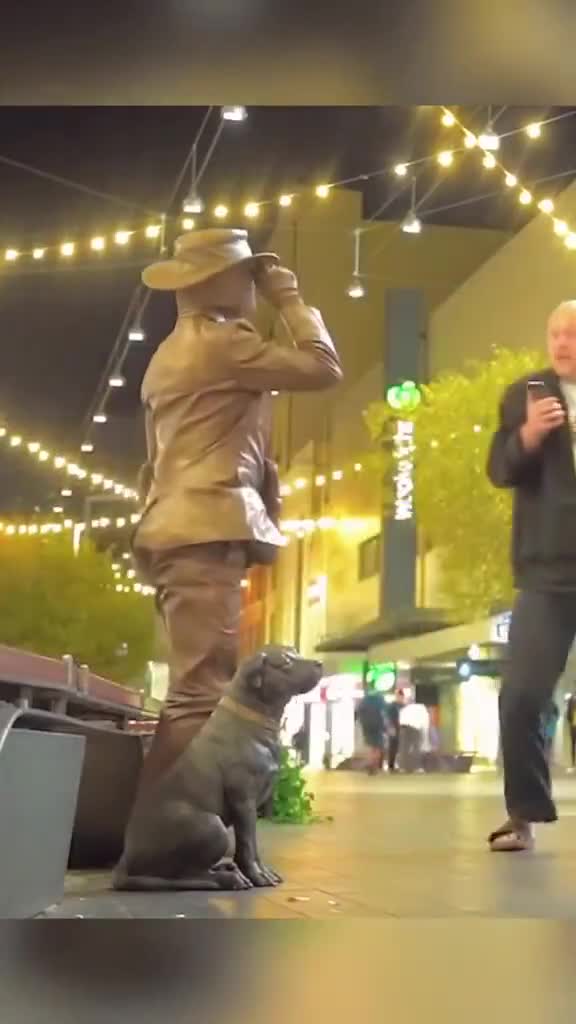 Why do mfs act like children when ever they see a statue 😭 😭