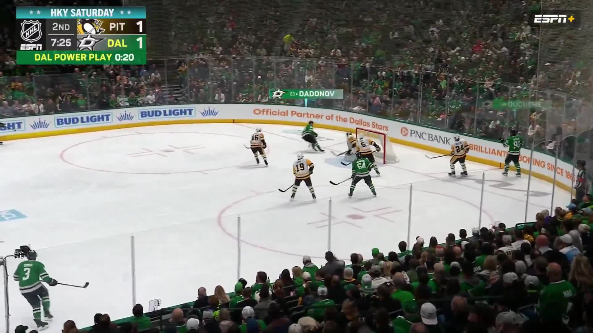 Dadonov does it AGAIN 😤   Second goal of the game and gives the Stars the lead ‼️   📺 ABC/ESPN+