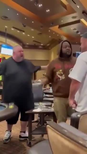 Poker table fight ends badly. Someone said “seat open!“ 😂