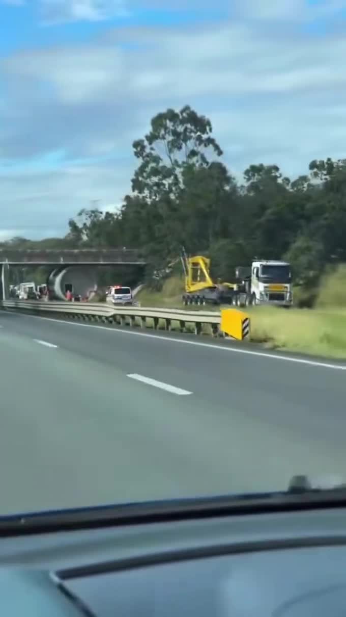 A section of wind turbine tower being trucked to the Wambo wind farm in Queensland’s Western Downs region has become wedged under Mount Crosby Bridge
