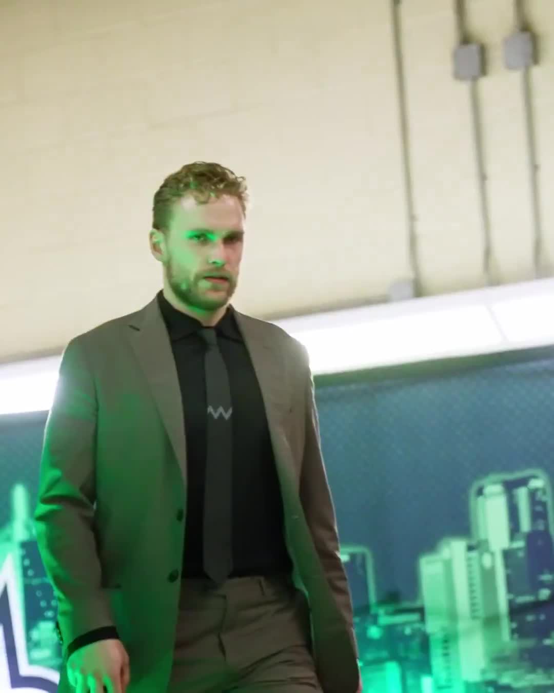 The Stars and Oilers arrive for Game 2 🔥  📺: 8 PM ET | ESPN/ESPN+