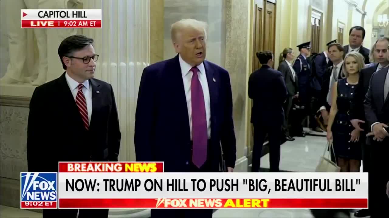 🇺🇸 TRUMP: “WHO WOULD WILLINGLY OPEN OUR BORDERS? — BIDEN DIDN’T SIGN — THE AUTO PEN DID”  “Who signed legislation opening our border? I don’t think he knew.  I kept sayin...