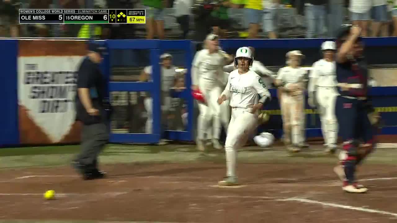 WALK-OFF WALK 🤯  Oregon eliminates Ole Miss from the WCWS ‼️