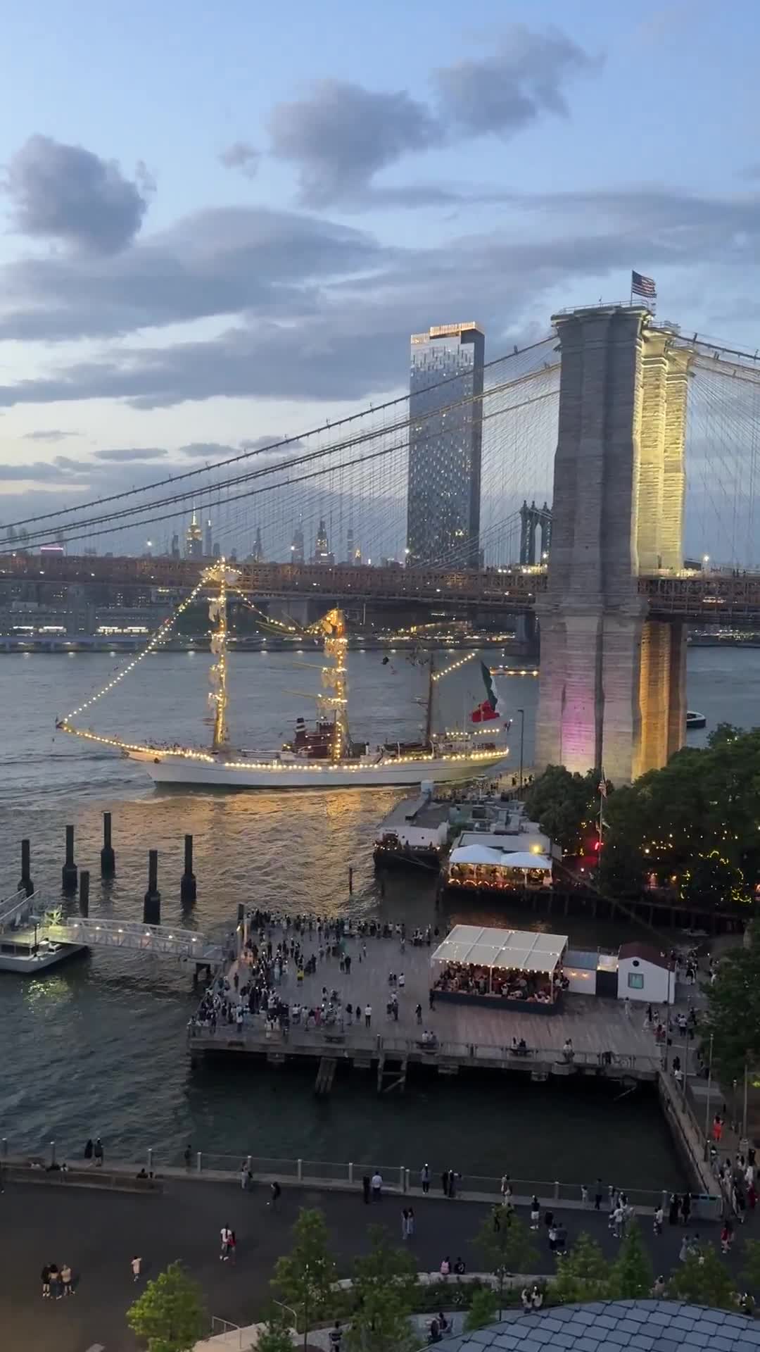 Just watched the Brooklyn Bridge get smoked live by a boat with a massive Mexican flag