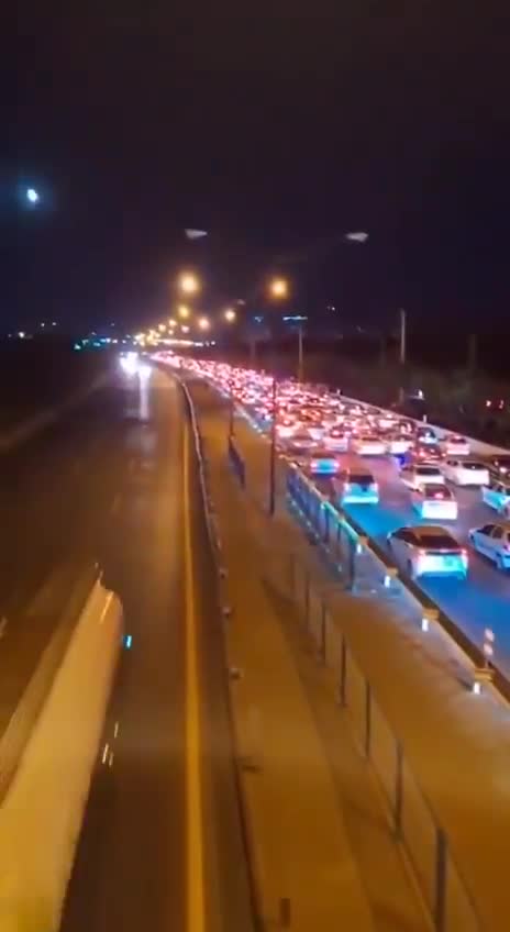 🚨🇮🇷PANIC IN IRAN: TEHRAN RESIDENTS JAM HIGHWAYS TO ESCAPE ADDITIONAL AIRSTRIKE  The capital of Iran is in full-blown panic mode.  Massive traffic jams stretch for miles as residents...