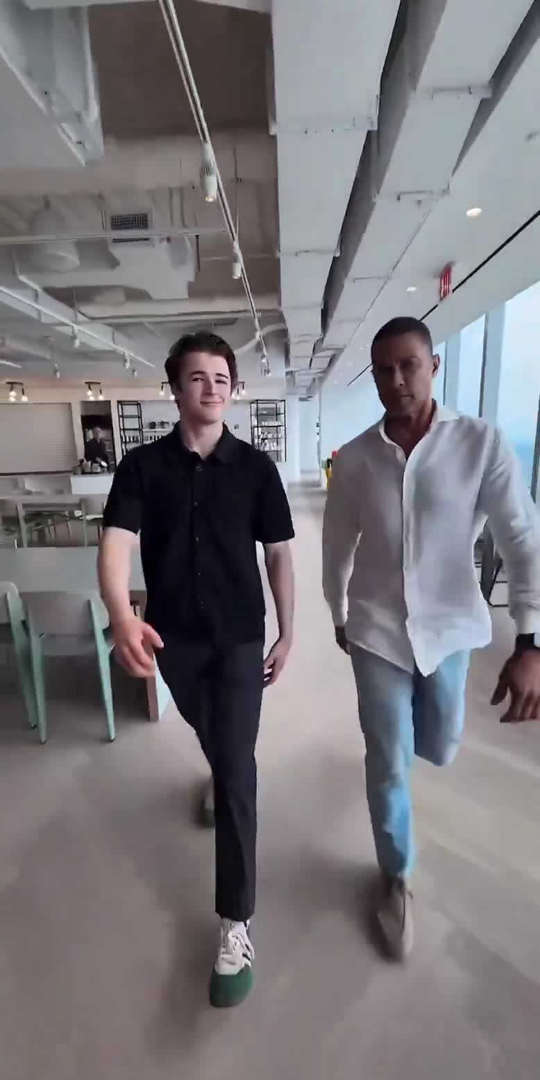 Don Lemon and Harry Sisson have officially partnered to “take down Republicans.” 👇🤣
