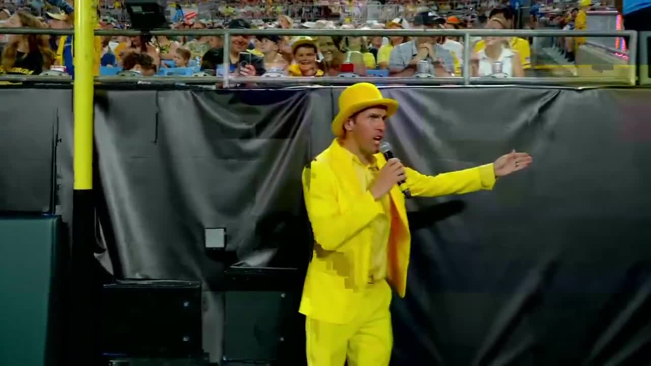 Andy Dalton with the dodgeball precision 🎯😅 @TheSavBananas   📺 ESPN2/ESPN+/Disney+