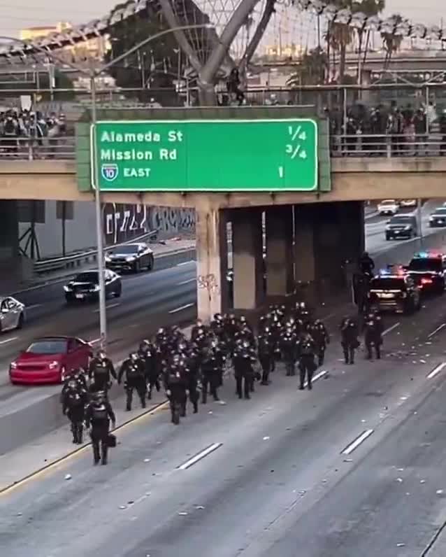 These are insurrectionists trying to kiII cops. Make them famous.