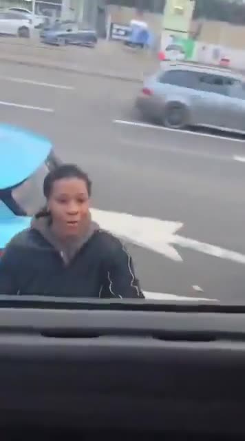 Woman with insane road rage approaches trucker with a little surprise