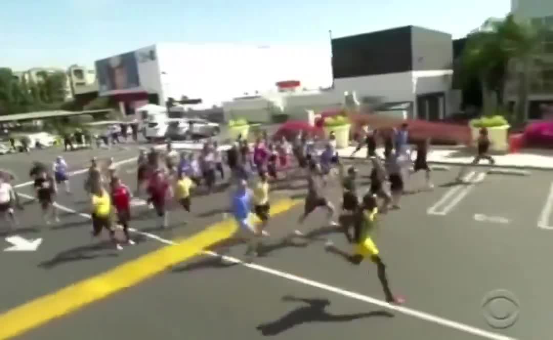 Usain Bolt racing regular people 😂