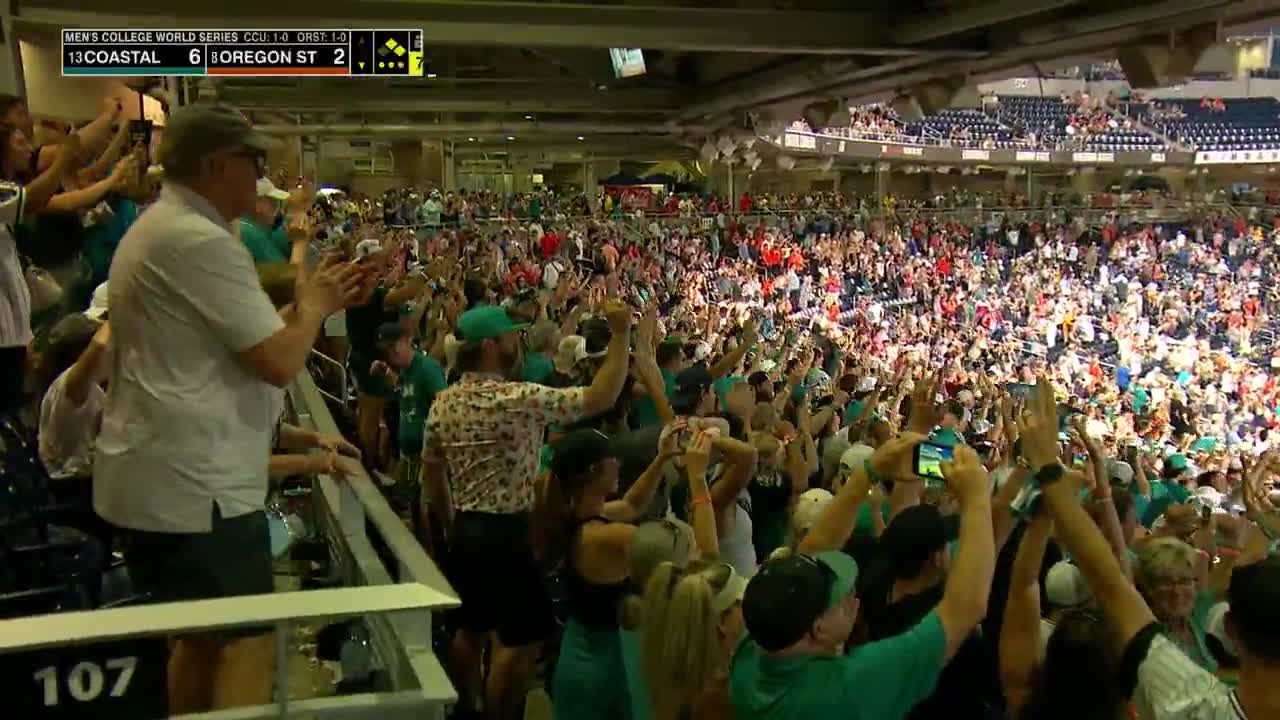COASTAL CAROLINA BEATS OREGON STATE AND IS ONE WIN AWAY FROM THE MCWS FINALS 😱 @CoastalBaseball