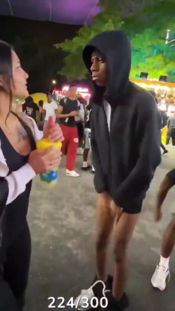 What do you even do in this situation? 😭😭😭