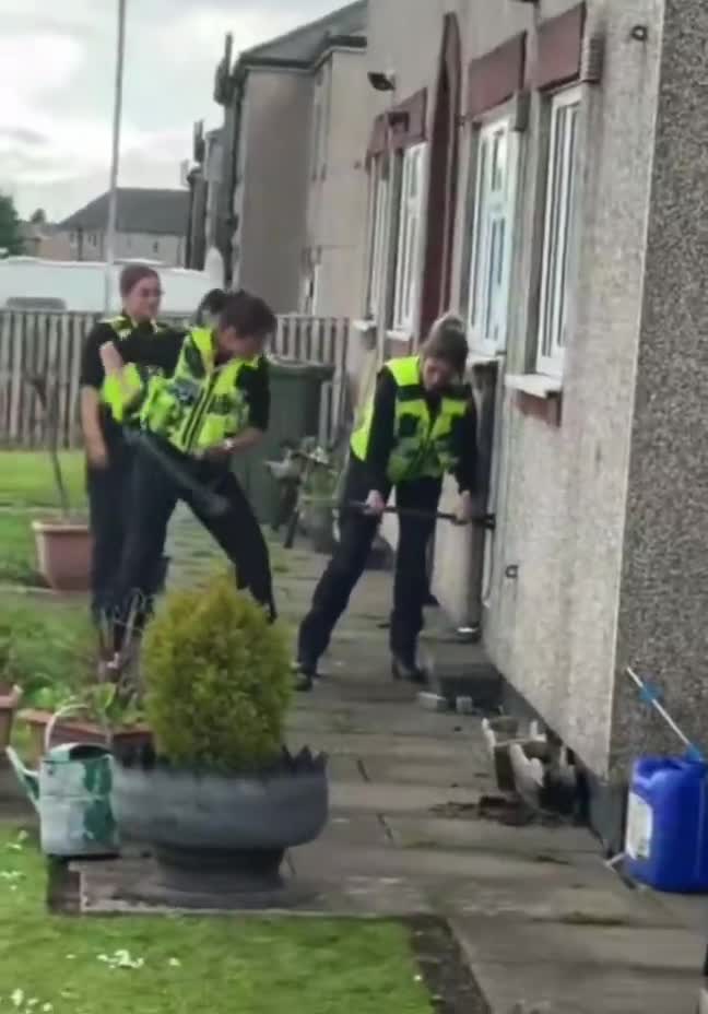 UK female cops struggle to open a door
