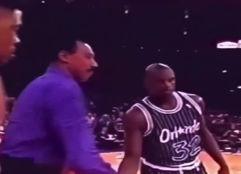 Wilt's handshake had Shaq shook 😂