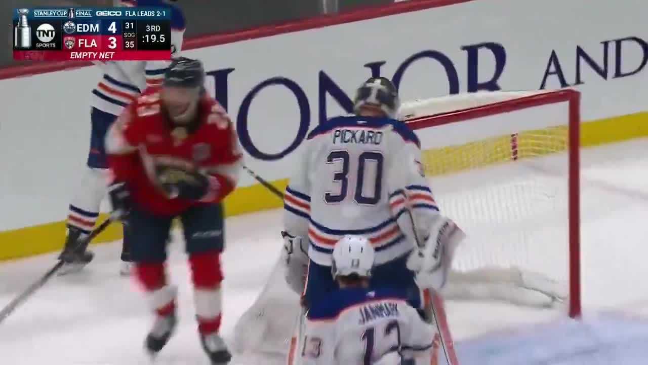 SAM REINHART TIES IT UP WITH LESS THAN 20 SECONDS REMAINING IN REGULATION 😱