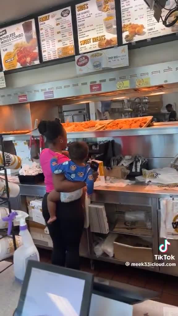Great parenting. 🤦♂️