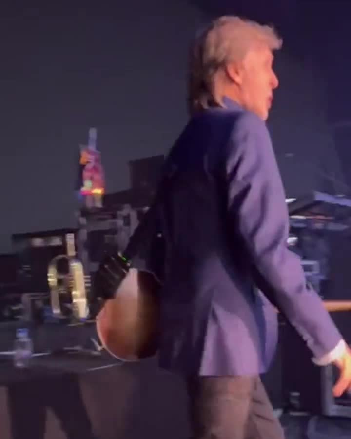happy birthday, @PaulMcCartney   hope your day is as lit as #Glastonbury2022 🤩