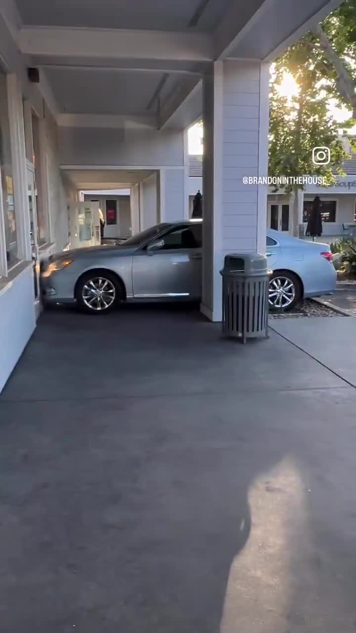 Driver drives into Subway in Thousand Oaks, California