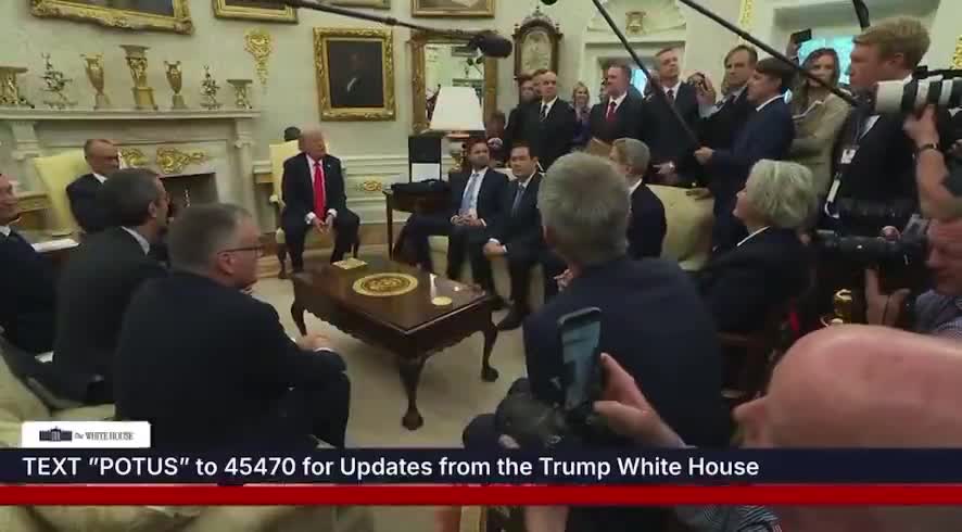 🇺🇸 TRUMP: I THINK I KNOW WHO WAS SIGNING FOR BIDEN  \