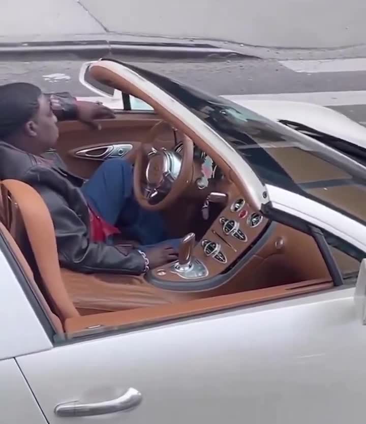 Tracy Morgan vibing out in a $2 million dollar Bugatti Veyron