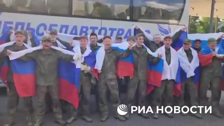 🇷🇺🇺🇦 RUSSIA & UKRAINE SWAP WOUNDED PRISONERS AFTER BREAKTHROUGH IN PEACE TALKS  For once, something moved.  Today, Russia and Ukraine exchanged an undisclosed number of sick ...