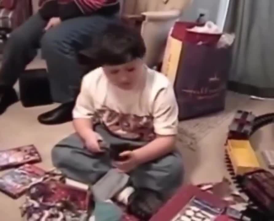 Boy gets surprised with a PS2 for Christmas in 2003 😭 ❤️