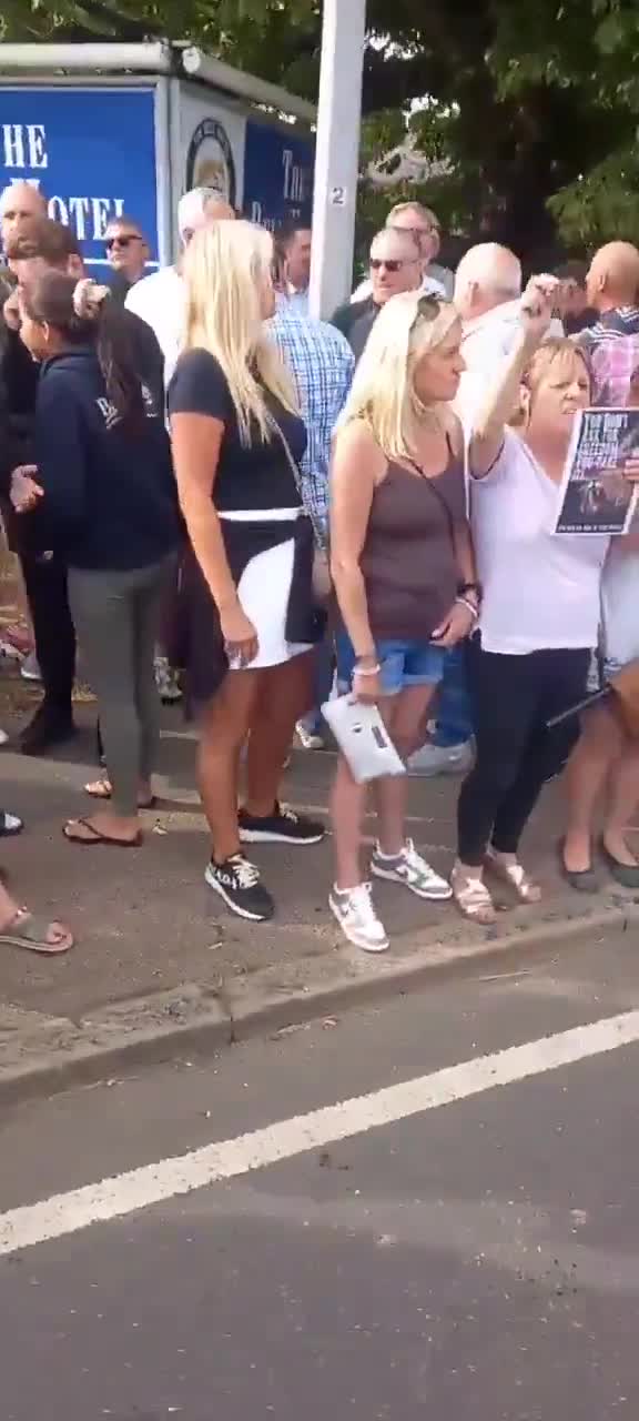 “Protect our Kids, Protect our Kids”  Brave Ladies yesterday in Epping out protesting.  Legacy Media & Politicians call them ‘Far Right’